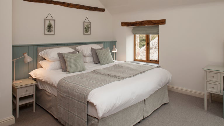 The super king-size bedroom at Eelbeck Cottage, which can be a twin on request, Cumbria